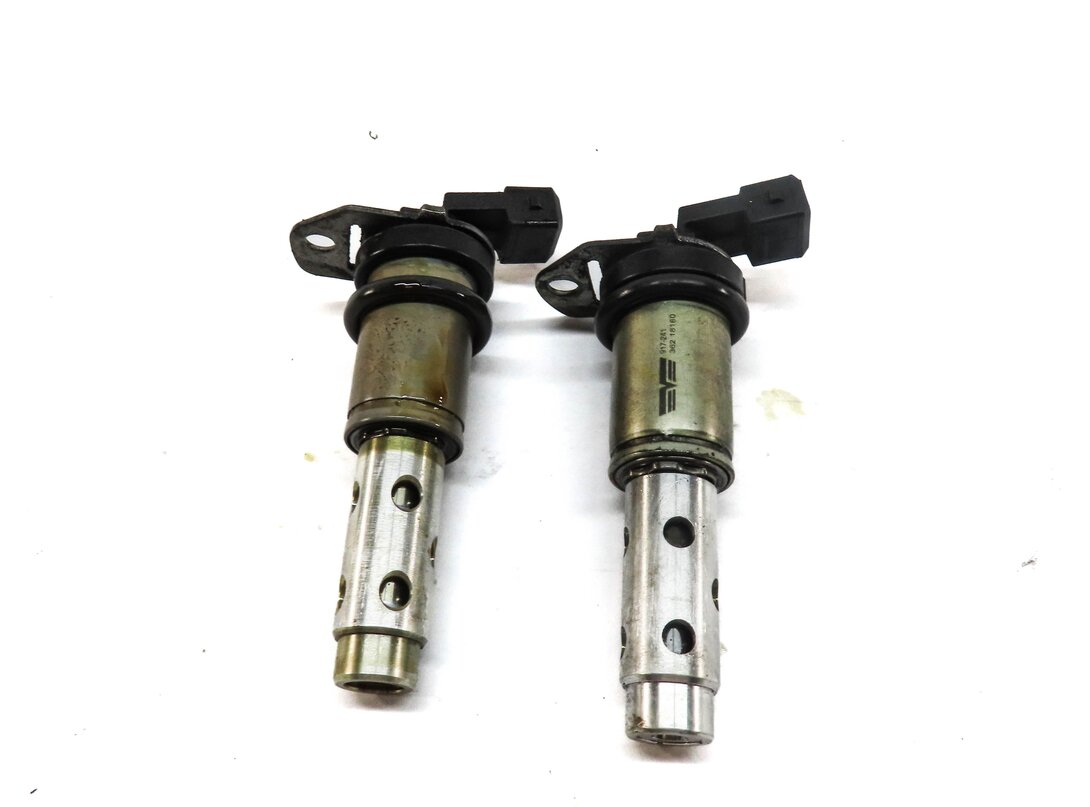 Thumbnail 3: 2010 BMW X5 (E70) 3.0L N52 ENGINE VANOS SOLENOID SET OF 2 11367585425