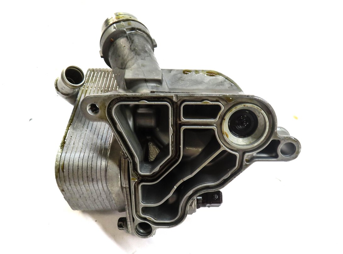 Thumbnail 4: 2010 BMW X5 (E70) 3.0L N52 ENGINE OIL FILTER HOUSING 11427548032