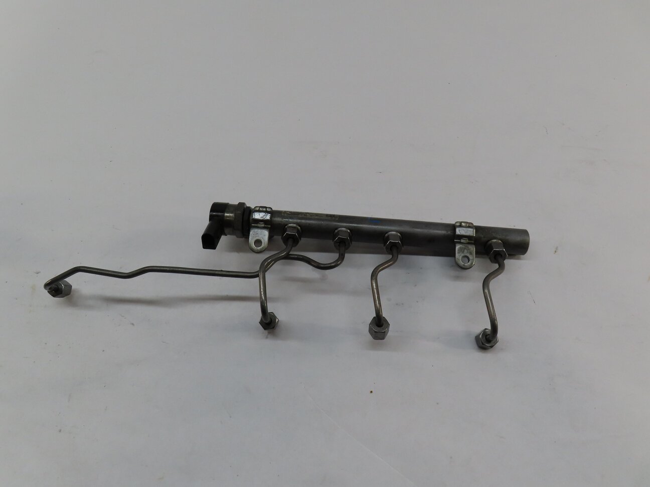 Thumbnail 2: 2012 MERCEDES ML350 (W166) 3.0L TURBO DIESEL OM642 LEFT ENGINE FUEL RAIL