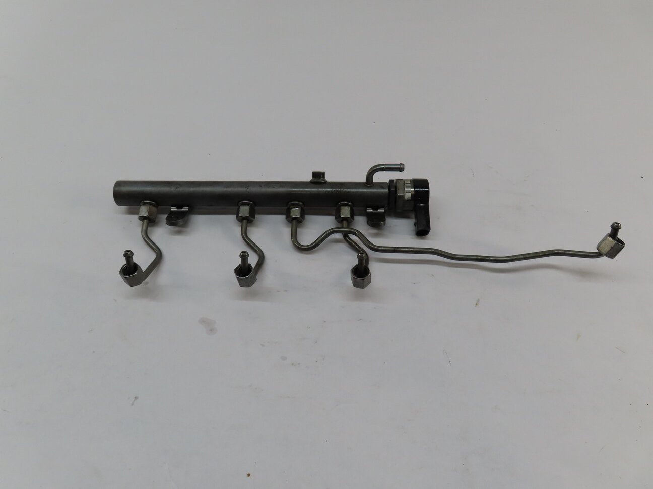 Thumbnail 4: 2012 MERCEDES ML350 (W166) 3.0L TURBO DIESEL OM642 LEFT ENGINE FUEL RAIL