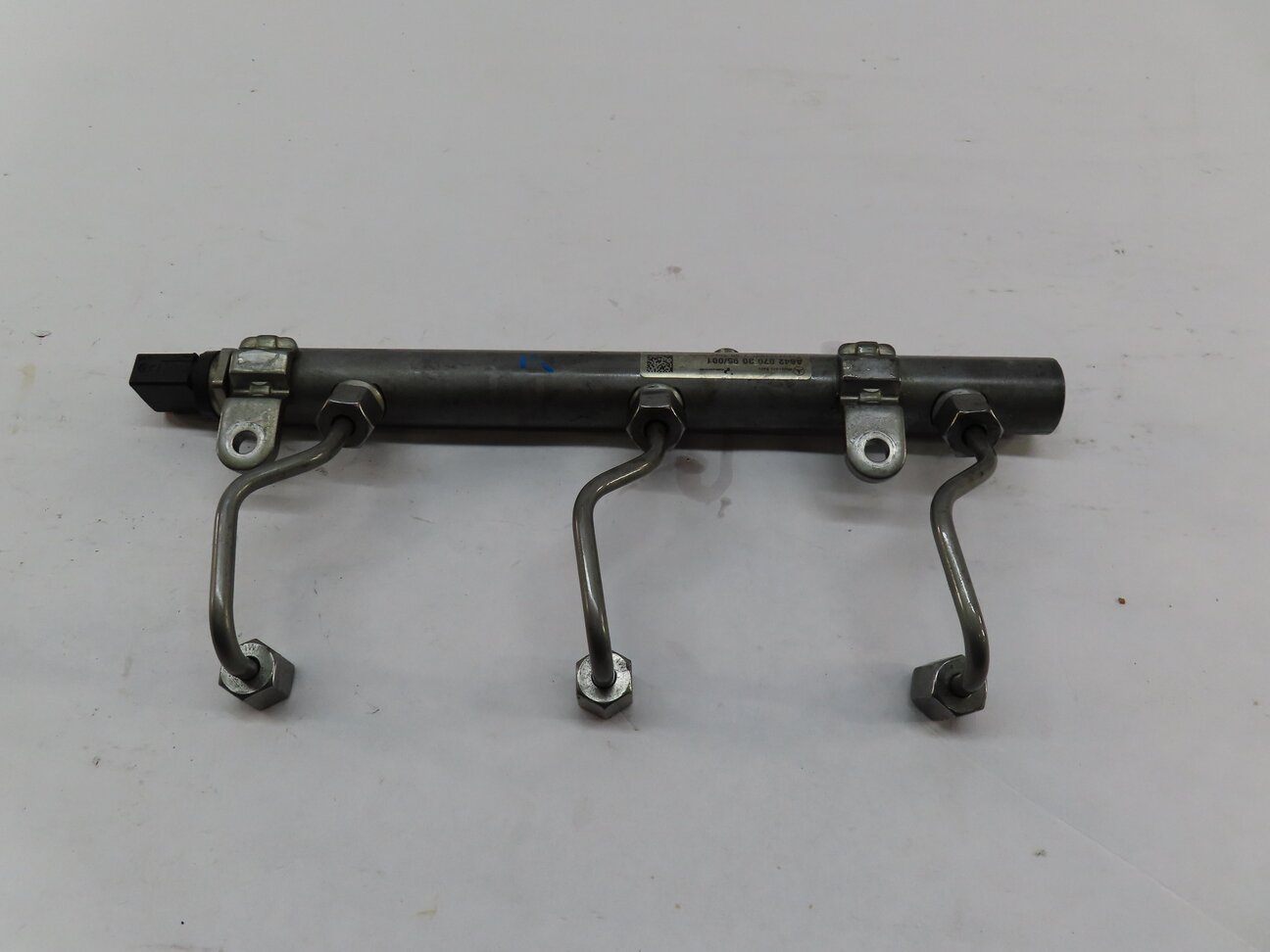 Thumbnail 3: 2012 MERCEDES ML350 (W166) 3.0L TURBO DIESEL OM642 RIGHT ENGINE FUEL RAIL