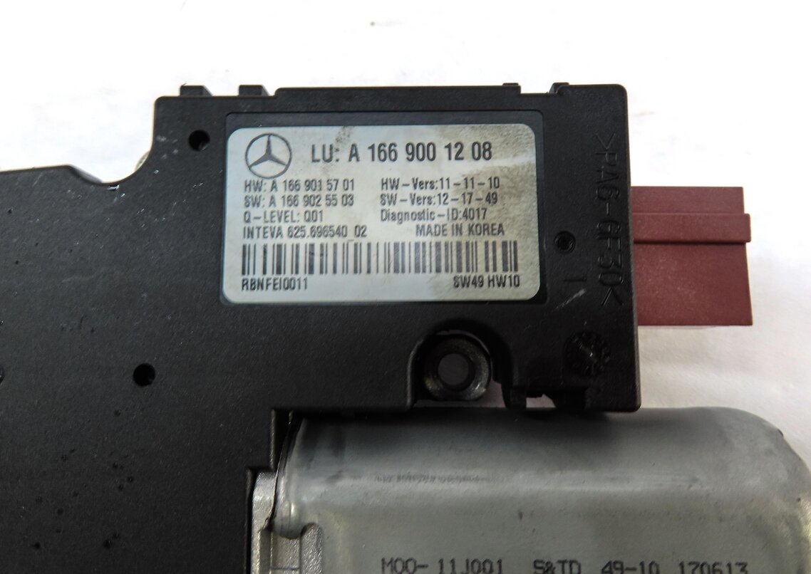 Thumbnail 4: 2012-2019 MERCEDES GL350 GL450 GL550 ML250 ML350 ML550 (W166 X166) SUNROOF MOTOR