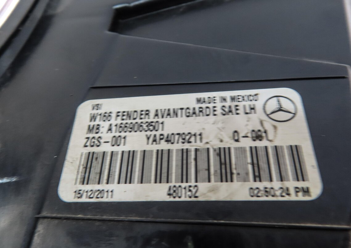 Thumbnail 6: 12-15 MERCEDES ML CLASS (W166) LEFT DRIVER REAR LED TAILLIGHT BRAKE LIGHT LAMP