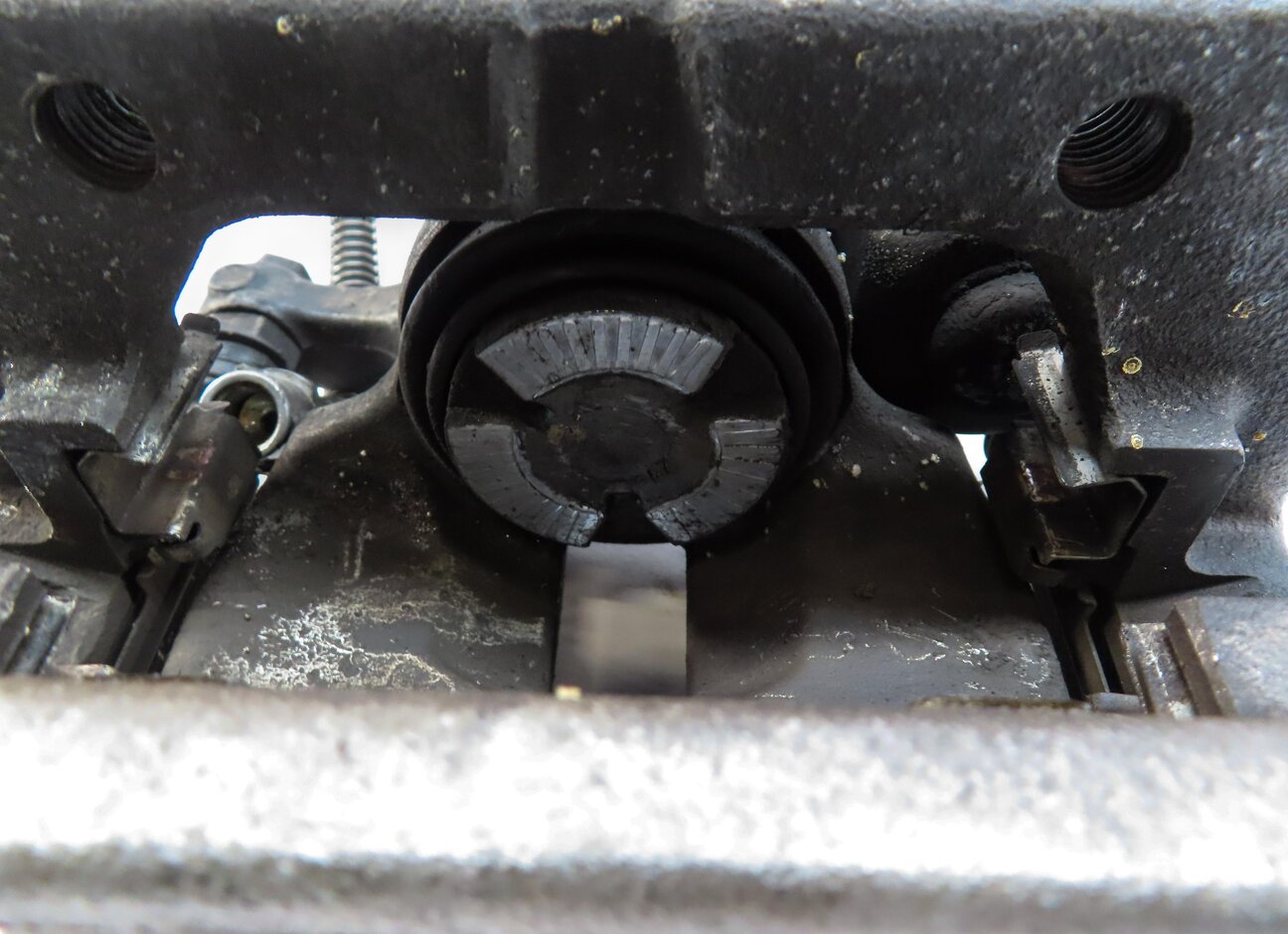 Thumbnail 6: 2012-2018 MERCEDES GLE300D GLE350 ML250 ML350 (W166) RIGHT REAR BRAKE CALIPER