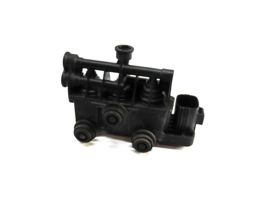 Thumbnail 2: 2009 RANGE ROVER (L322) AIR SUSPENSION TRANSFER RELIEVE VALVE RVH500060