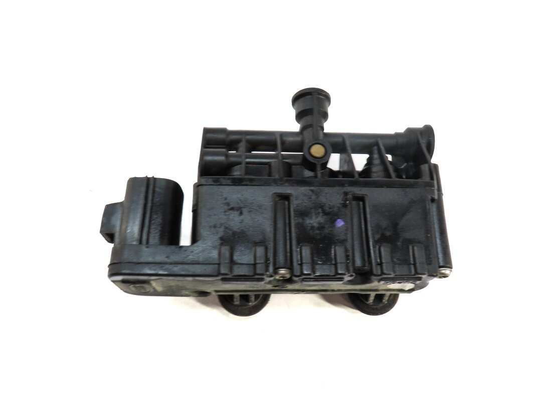 Thumbnail 4: 2009 RANGE ROVER (L322) AIR SUSPENSION TRANSFER RELIEVE VALVE RVH500060