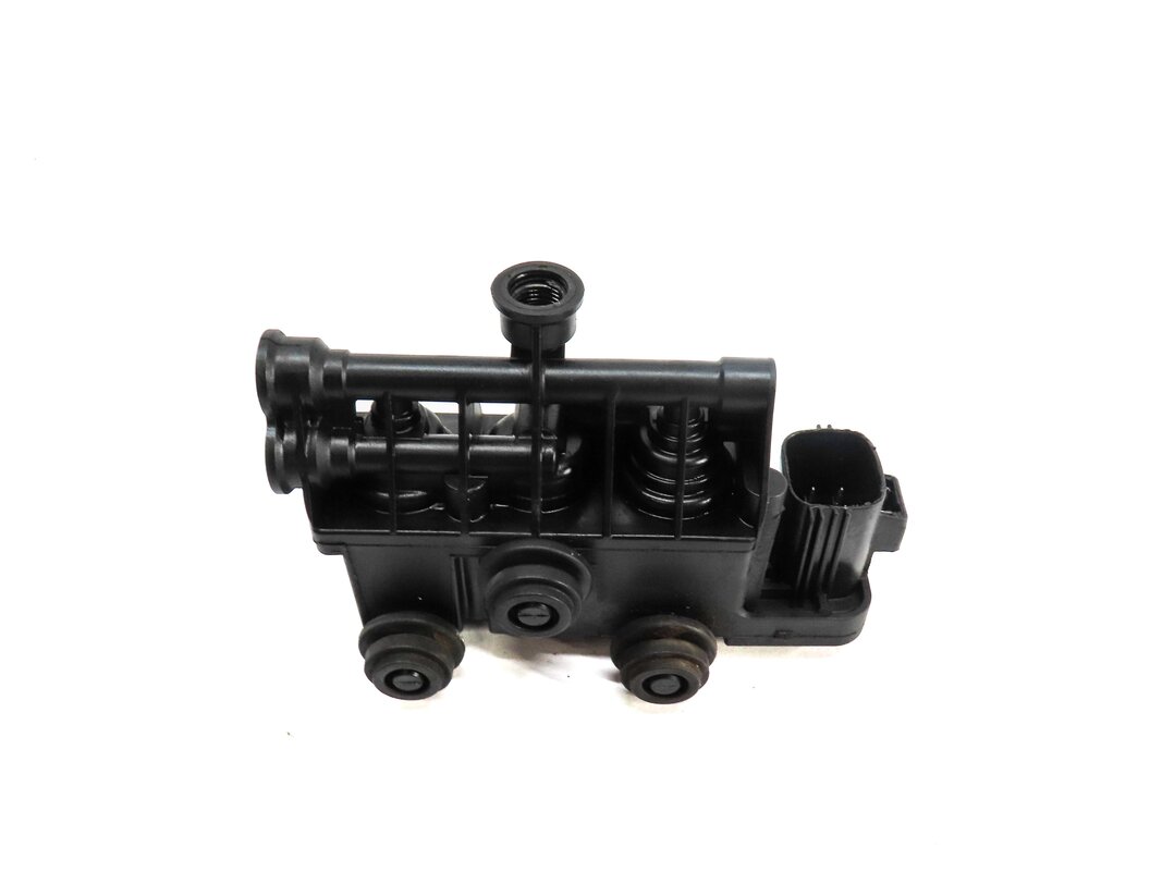 Thumbnail 2: 2009 RANGE ROVER (L322) AIR SUSPENSION TRANSFER RELIEF VALVE RVH500050