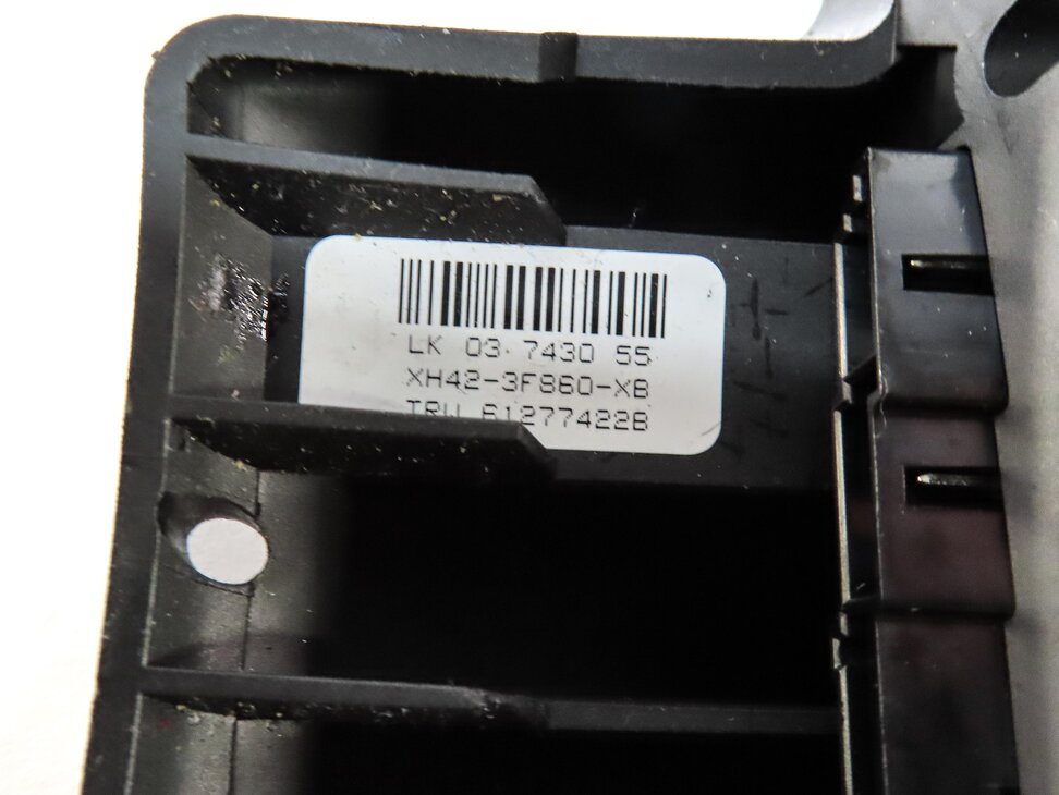Thumbnail 6: 2003-2009 LAND ROVER RANGE ROVER (L322) HEATED STEERING WHEEL SWITCH BUTTON SET
