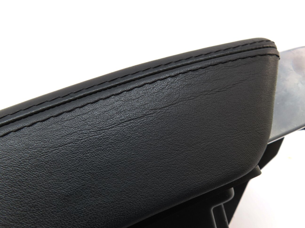 Thumbnail 7: 07-12 RANGE ROVER (L322) FRONT CENTER CONSOLE ARM REST LID (JET OXFORD LEATHER)