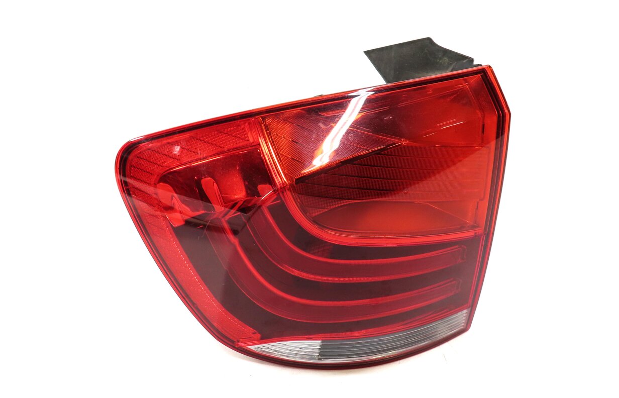 2012-2015 BMW X1 (E84) LEFT DRIVER REAR TAILLIGHT BRAKE LIGHT LAMP