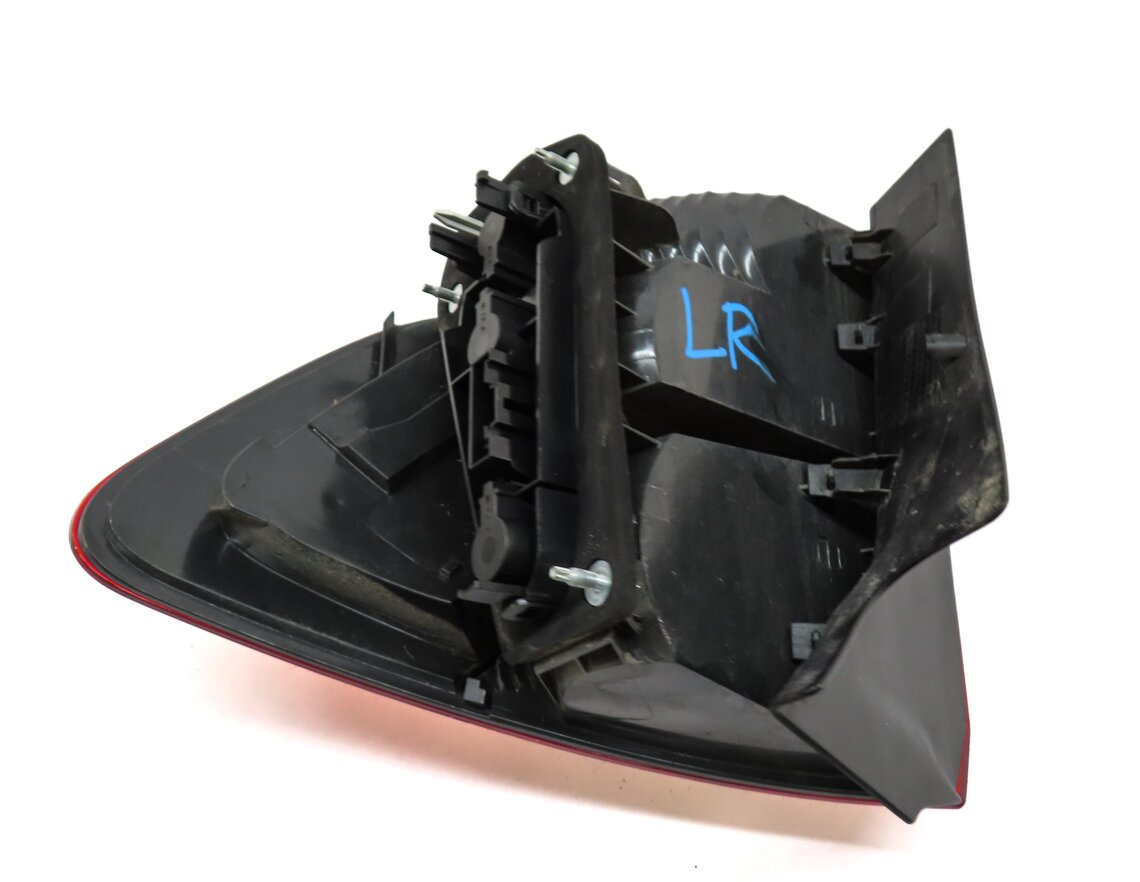 Thumbnail 4: 2012-2015 BMW X1 (E84) LEFT DRIVER REAR TAILLIGHT BRAKE LIGHT LAMP