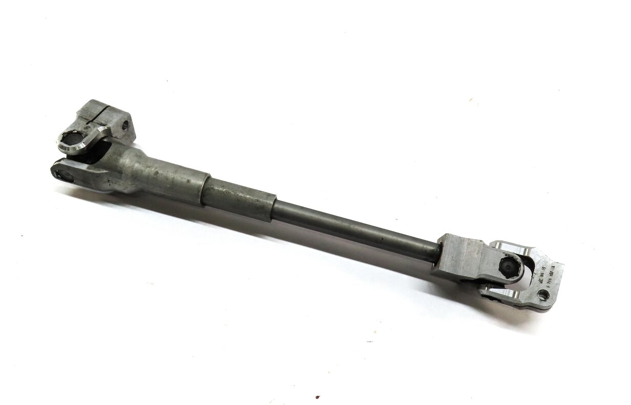 2013-2015 BMW X1 (E85) RWD STEERING COLUMN U-JOINT SWIVEL SHAFT