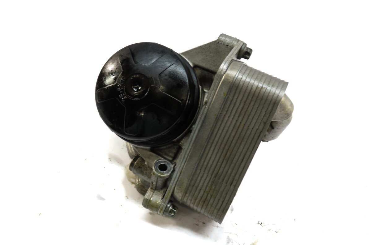 Thumbnail 1: 2015 BMW X1 (E84) 2.0L TURBO N20 ENGINE OIL FILTER HOUSING 11427548032