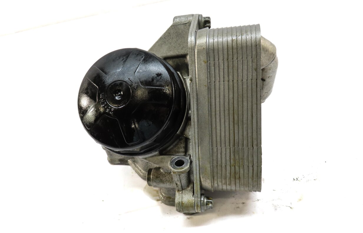 Thumbnail 2: 2015 BMW X1 (E84) 2.0L TURBO N20 ENGINE OIL FILTER HOUSING 11427548032
