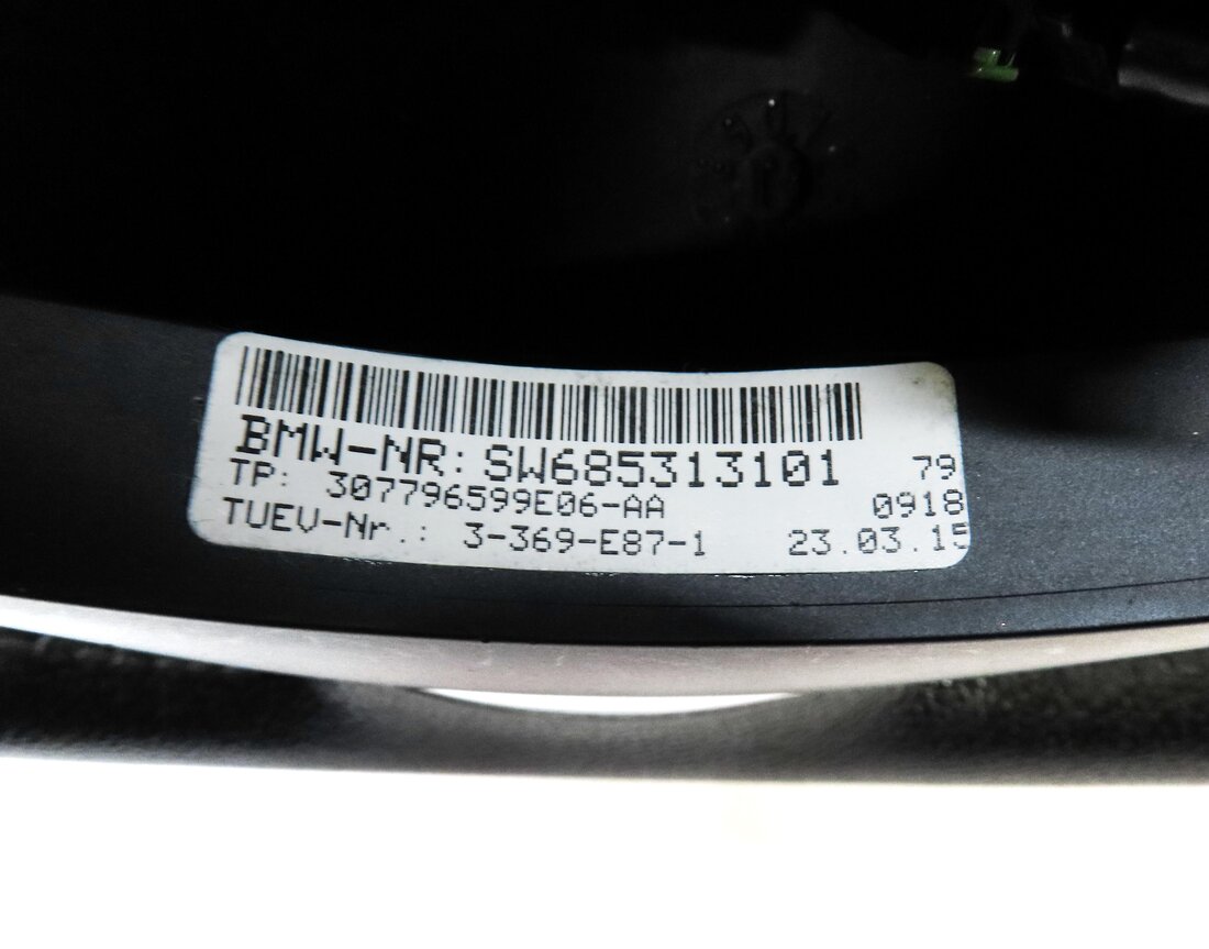 Thumbnail 6: 06-15 BMW 1 3 X1 SERIES (E84 E87 E90) 3 SPOKE SPORT STEERING WHEEL w/ SWITCHES