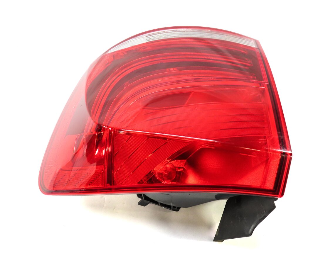 Thumbnail 5: 2012-2015 BMW X1 (E84) RIGHT PASSENGER REAR OUTER TAILLIGHT BRAKE LIGHT LAMP