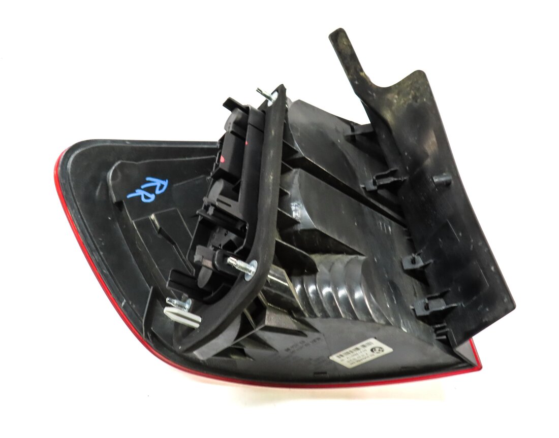 Thumbnail 6: 2012-2015 BMW X1 (E84) RIGHT PASSENGER REAR OUTER TAILLIGHT BRAKE LIGHT LAMP