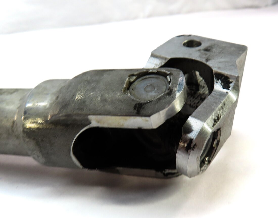 Thumbnail 4: 2013-2015 BMW X1 (E85) RWD STEERING COLUMN U-JOINT SWIVEL SHAFT