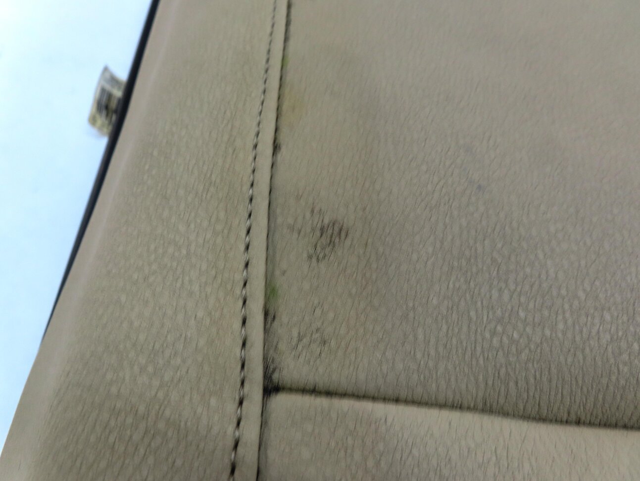 Thumbnail 6: 2015 BMW X1 (E84) FRONT RIGHT LOWER HEATED SEAT CUSHION (SENSATEC BEIGE)