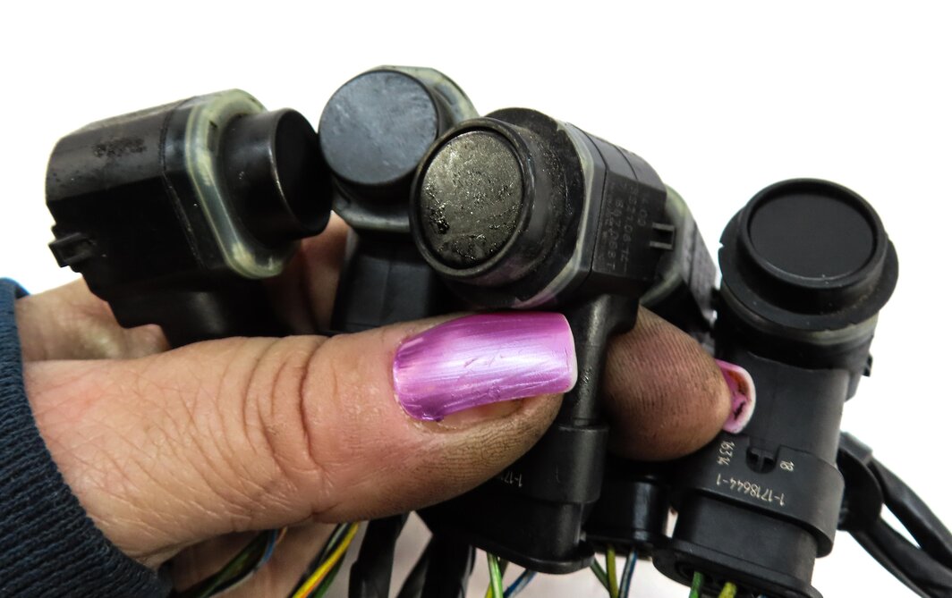 Thumbnail 5: 2015 RANGE ROVER EVOQUE L538 REAR PARK ASSIST PDC SENSOR SET6 (BLACK) w/ HARNESS