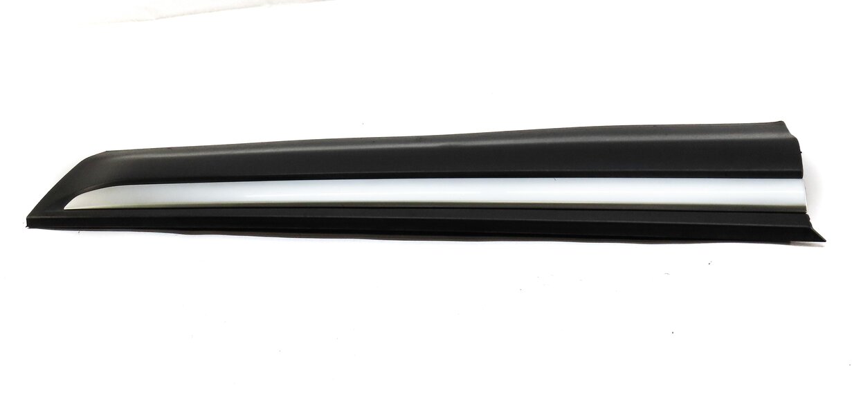 Thumbnail 2: 15 RANGE ROVER EVOQUE L538 FRONT RIGHT PASSENGER LOWER DOOR TRIM MOULDING BLACK