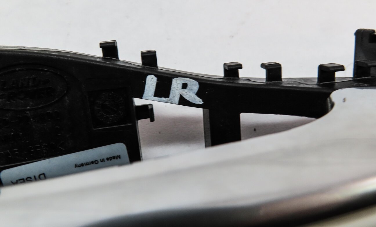 Thumbnail 5: 13-19 RANGE ROVER EVOQUE L538 REAR LEFT PASSIVE DOOR HANDLE (WHITE & CHROME)