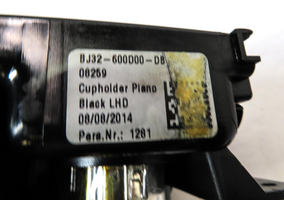 Thumbnail 6: 2015 RANGE ROVER EVOQUE L538 FRONT CENTER CONSOLE BLACK CUPHOLDER w/ 12v SOCKET
