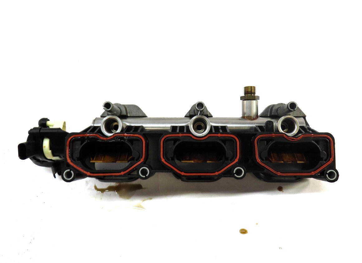 Thumbnail 4: 12-17 AUDI A6 A7 Q5 S5 SQ5 - 3.0L SUPERCHARGED - RIGHT INTAKE MANIFOLD DIFFUSER