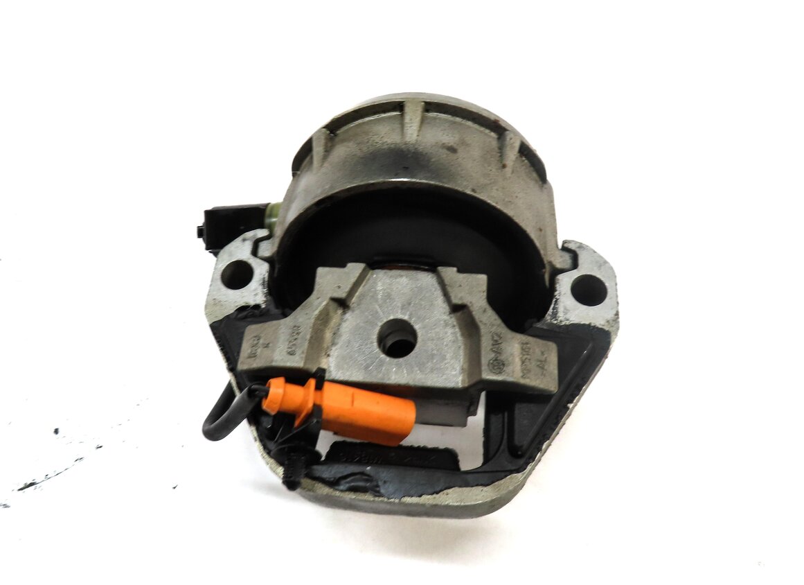 Thumbnail 4: 2012 AUDI A7 (C7 4G8) 3.0L SUPER CGXB ENGINE RIGHT MOTOR MOUNT