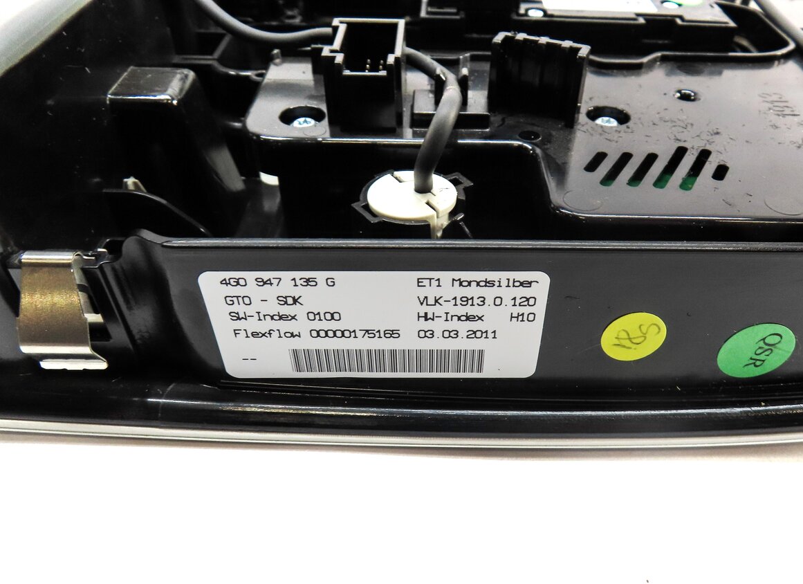 Thumbnail 5: 2012 AUDI A7 (C7 4G8) FRONT ROOF DOME LIGHT w/ SWITCH BUTTONS (GRAY)
