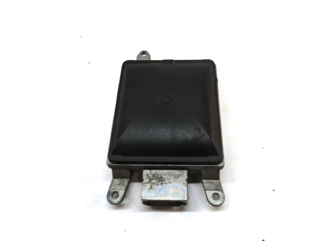 Thumbnail 2: 2012-2015 AUDI A7 S7 RS7 (C7 4G8) BLIND SPOT ALERT CONTROL MODULE (SLAVE)