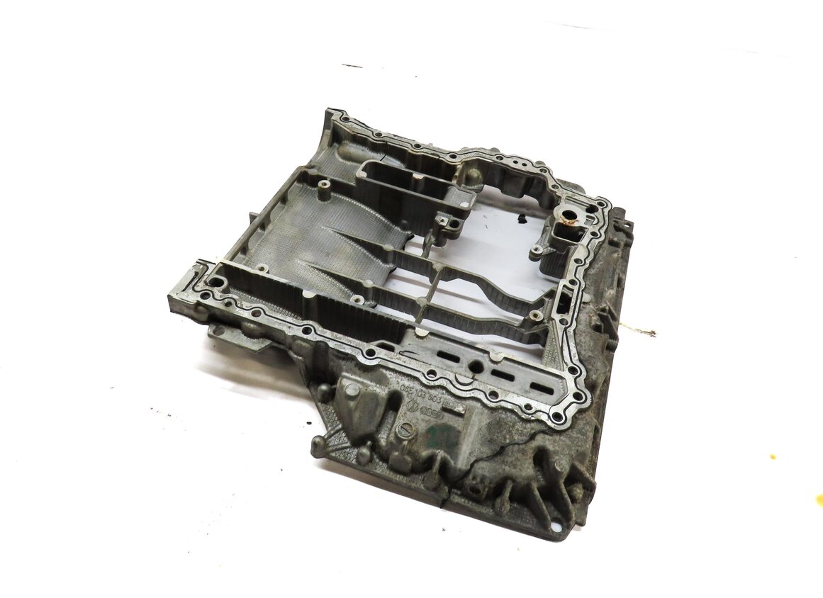 Thumbnail 1: 2012 AUDI A7 (C7 4G8) 3.0L SUPER CGXB ENGINE UPPER ENGINE OIL PAN 063103603AJ