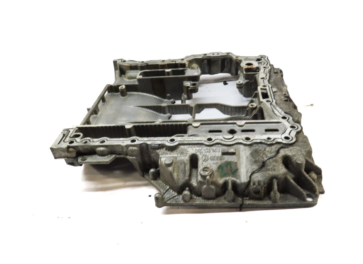 Thumbnail 3: 2012 AUDI A7 (C7 4G8) 3.0L SUPER CGXB ENGINE UPPER ENGINE OIL PAN 063103603AJ
