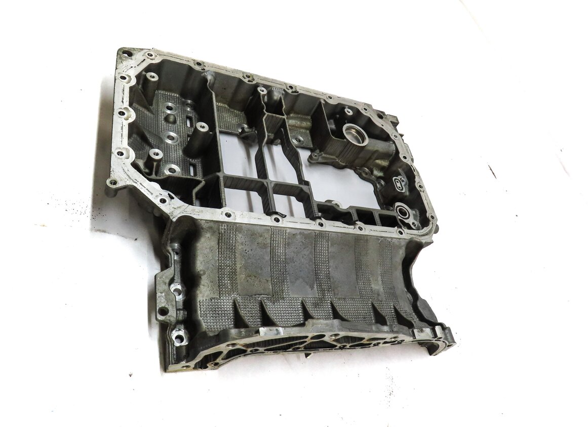 Thumbnail 6: 2012 AUDI A7 (C7 4G8) 3.0L SUPER CGXB ENGINE UPPER ENGINE OIL PAN 063103603AJ