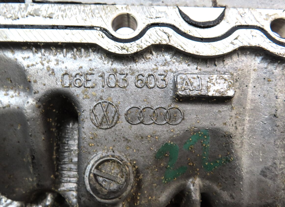 Thumbnail 7: 2012 AUDI A7 (C7 4G8) 3.0L SUPER CGXB ENGINE UPPER ENGINE OIL PAN 063103603AJ