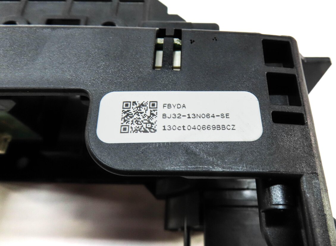 Thumbnail 5: 2013 RANGE ROVER EVOQUE (L538) STEERING COLUMN CONNECTOR MODULE BJ3213N064SE