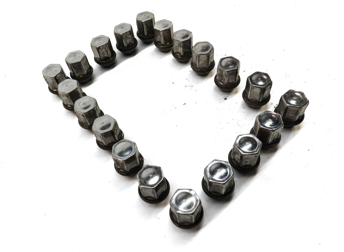 2008-2020 LAND ROVER LR2 DISCOVERY SPORT RANGE ROVER EVOQUE VALAR LUG NUT SET/20