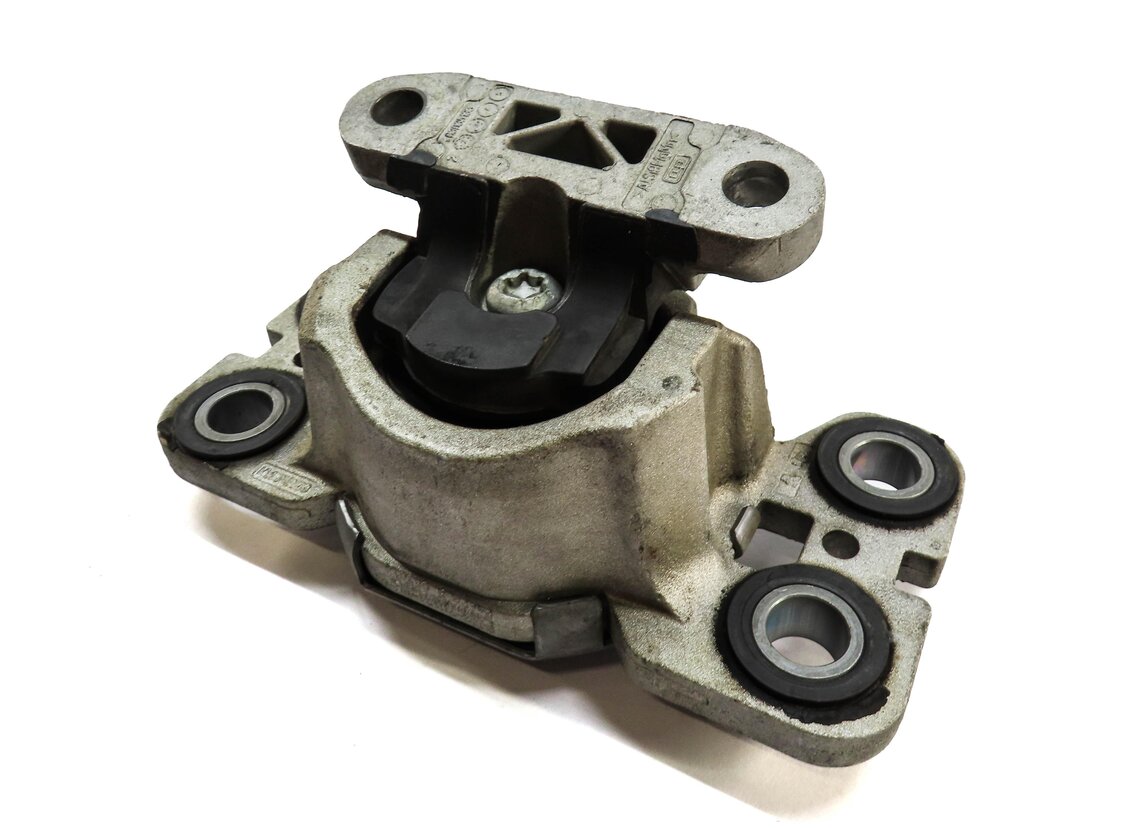 2013 RANGE ROVER EVOQUE (L538) 2.0L TURBO ENGINE REAR TRANSMISSION MOUNT BRACKET