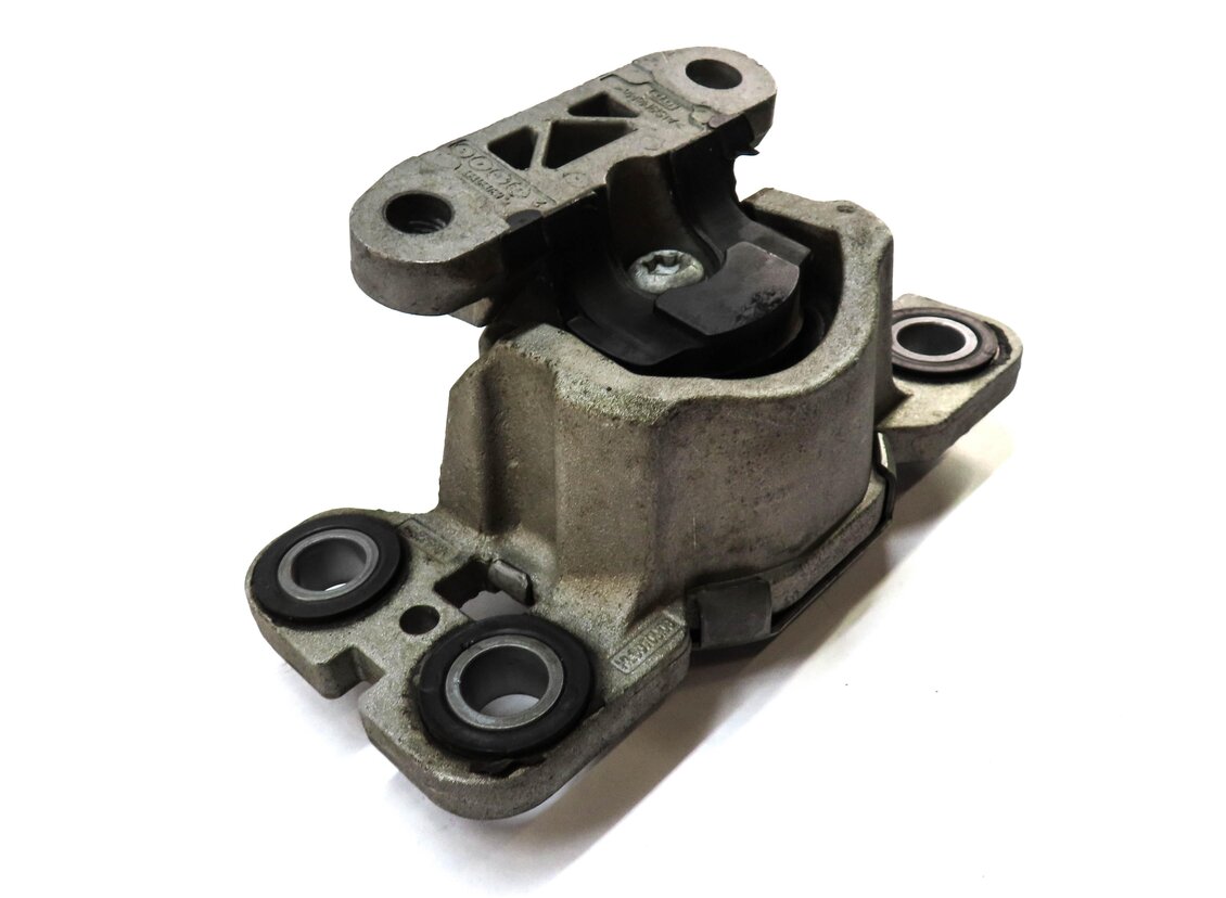 Thumbnail 2: 2013 RANGE ROVER EVOQUE (L538) 2.0L TURBO ENGINE REAR TRANSMISSION MOUNT BRACKET