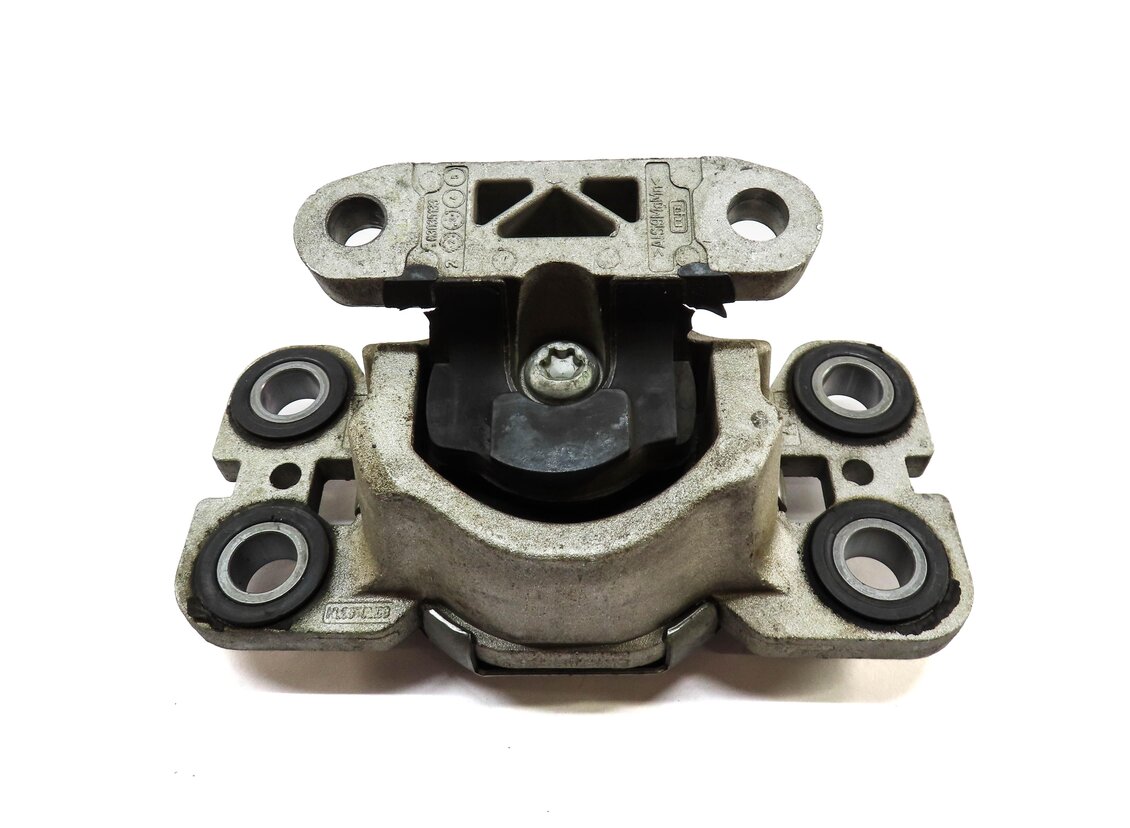 Thumbnail 3: 2013 RANGE ROVER EVOQUE (L538) 2.0L TURBO ENGINE REAR TRANSMISSION MOUNT BRACKET