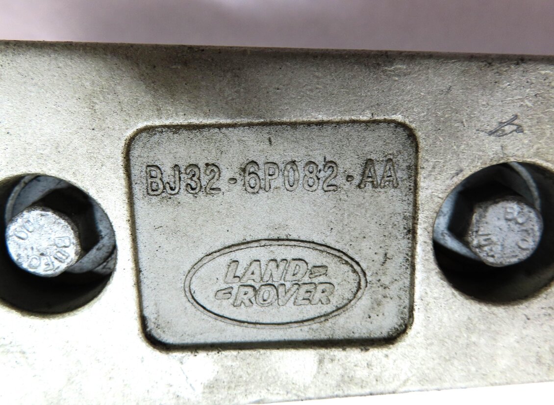 Thumbnail 4: 2013 RANGE ROVER EVOQUE (L538) 2.0L TURBO RIGHT ENGINE MOTOR MOUNT BRACKET