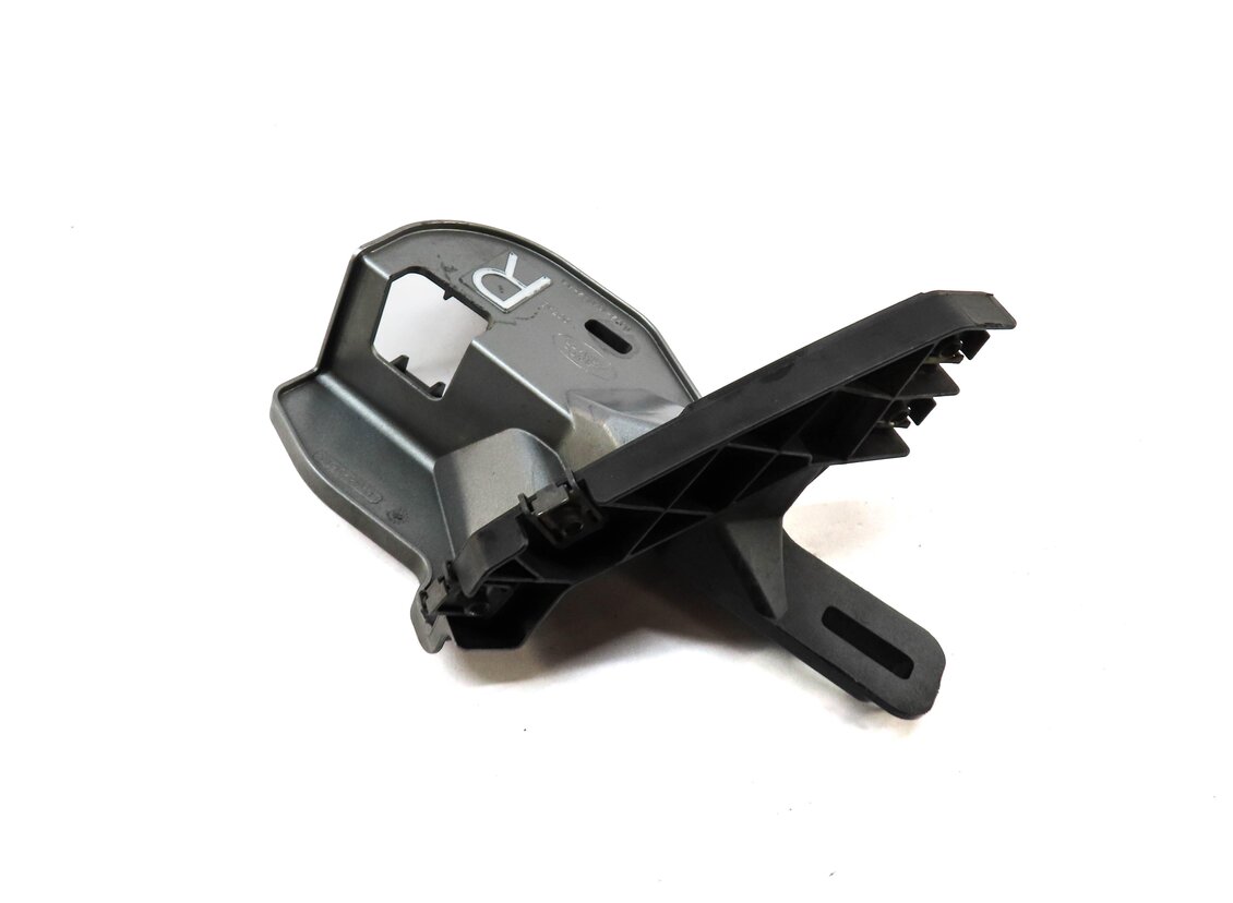 Thumbnail 3: 2013 RANGE ROVER EVOQUE (L538) FRONT RIGHT PASSENGER FENDER MOUNT BRACKET