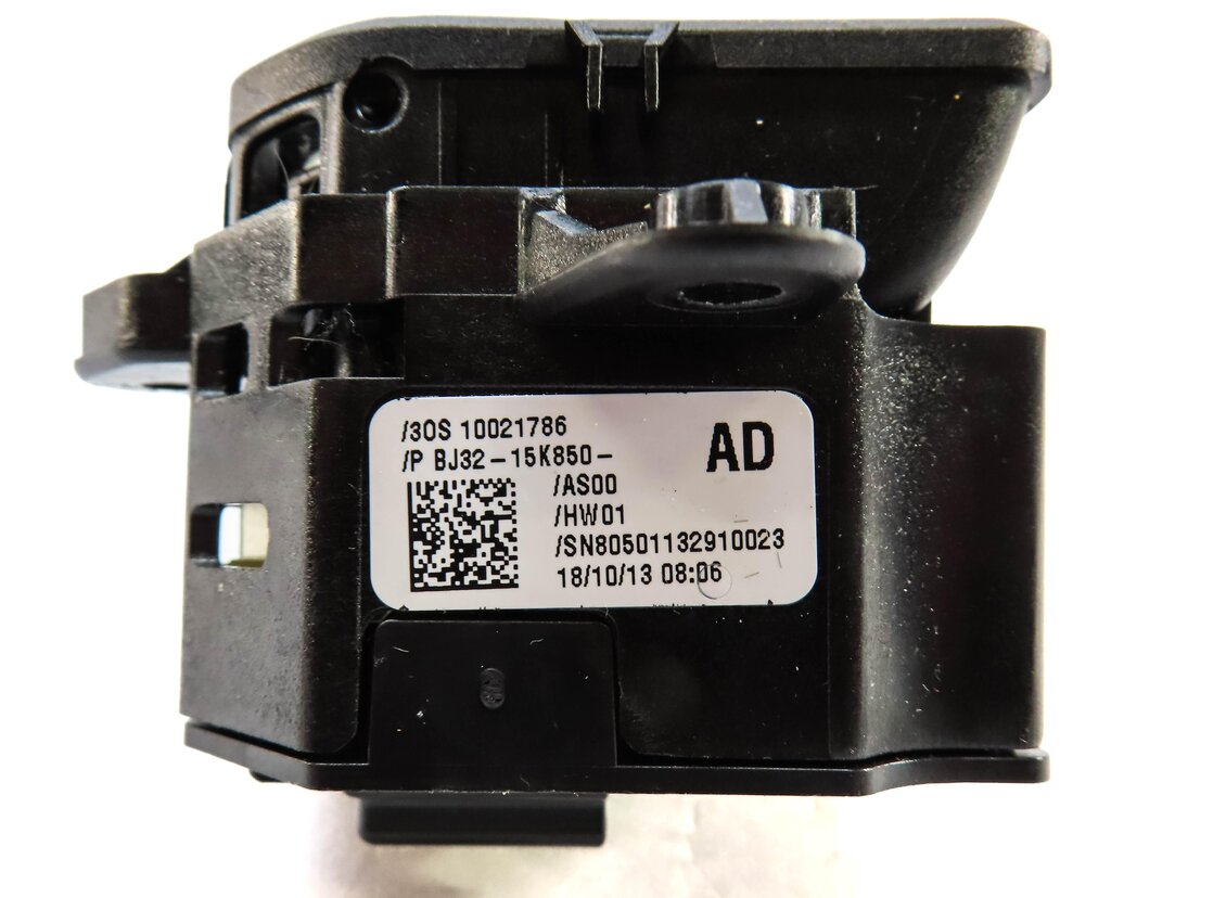 Thumbnail 6: 2013 RANGE ROVER EVOQUE L538 EMERGENCY HILL PARKING E-BRAKE SWITCH BUTTON