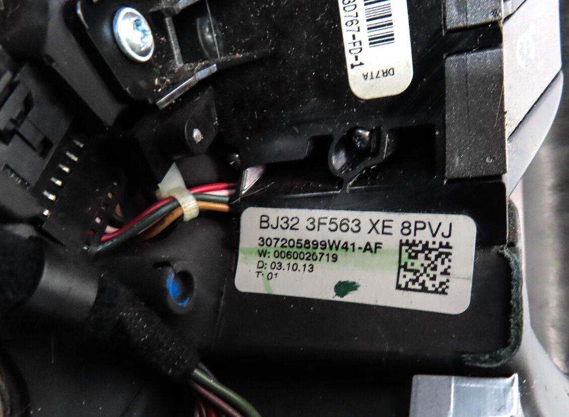 Thumbnail 15: 12-19 RANGE ROVER EVOQUE (L538) DRIVER HEATED SPORT STEERING w/ SWITCH BUTTONS