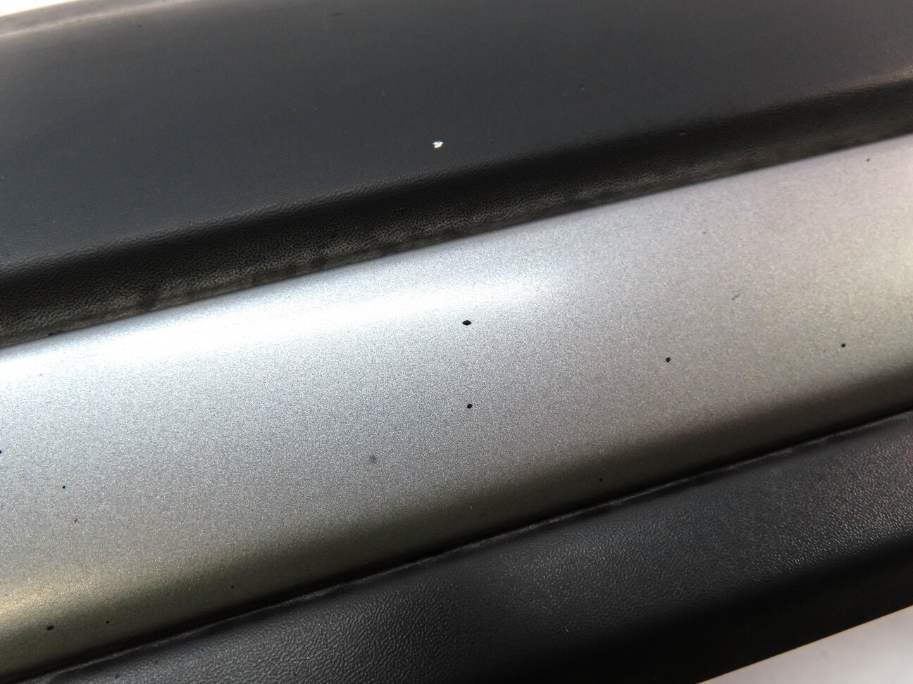 Thumbnail 8: 2013 RANGE ROVER EVOQUE (L538) FRONT RIGHT PASSENGER DOOR LOWER MOULDING TRIM