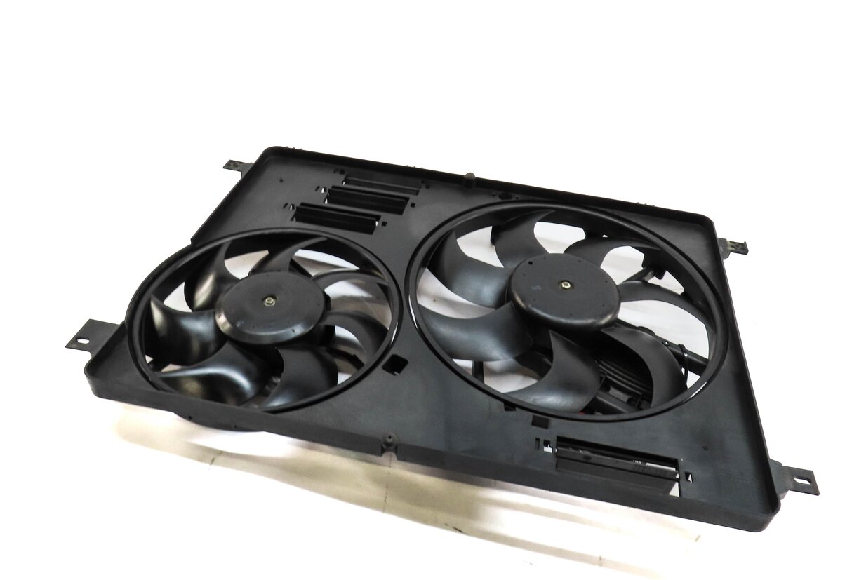 Thumbnail 1: 12-17 LR2 DISCOVERY SPORT RANGE ROVER EVOQUE (L538 L550) RADIATOR COOLING FAN