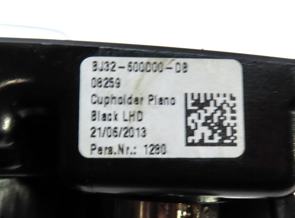 Thumbnail 7: 2013 LAND RANGE ROVER EVOQUE (L538) FRONT CENTER CONSOLE CUP HOLDER & 12V SOCKET