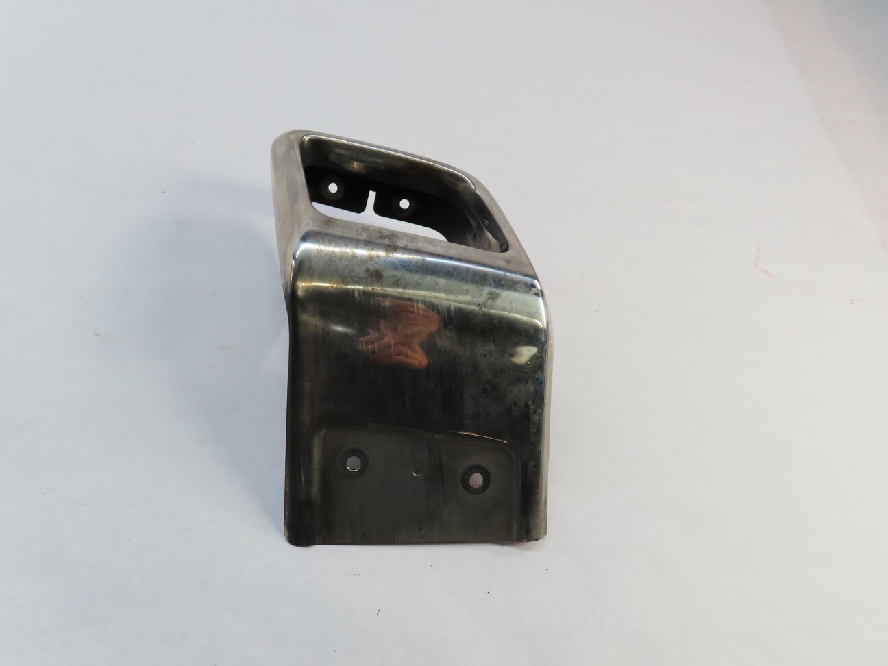 Thumbnail 2: 12-17 RANGE ROVER EVOQUE (L538) RIGHT PASSENGER REAR EXHAUST TIP TRIM (SILVER)