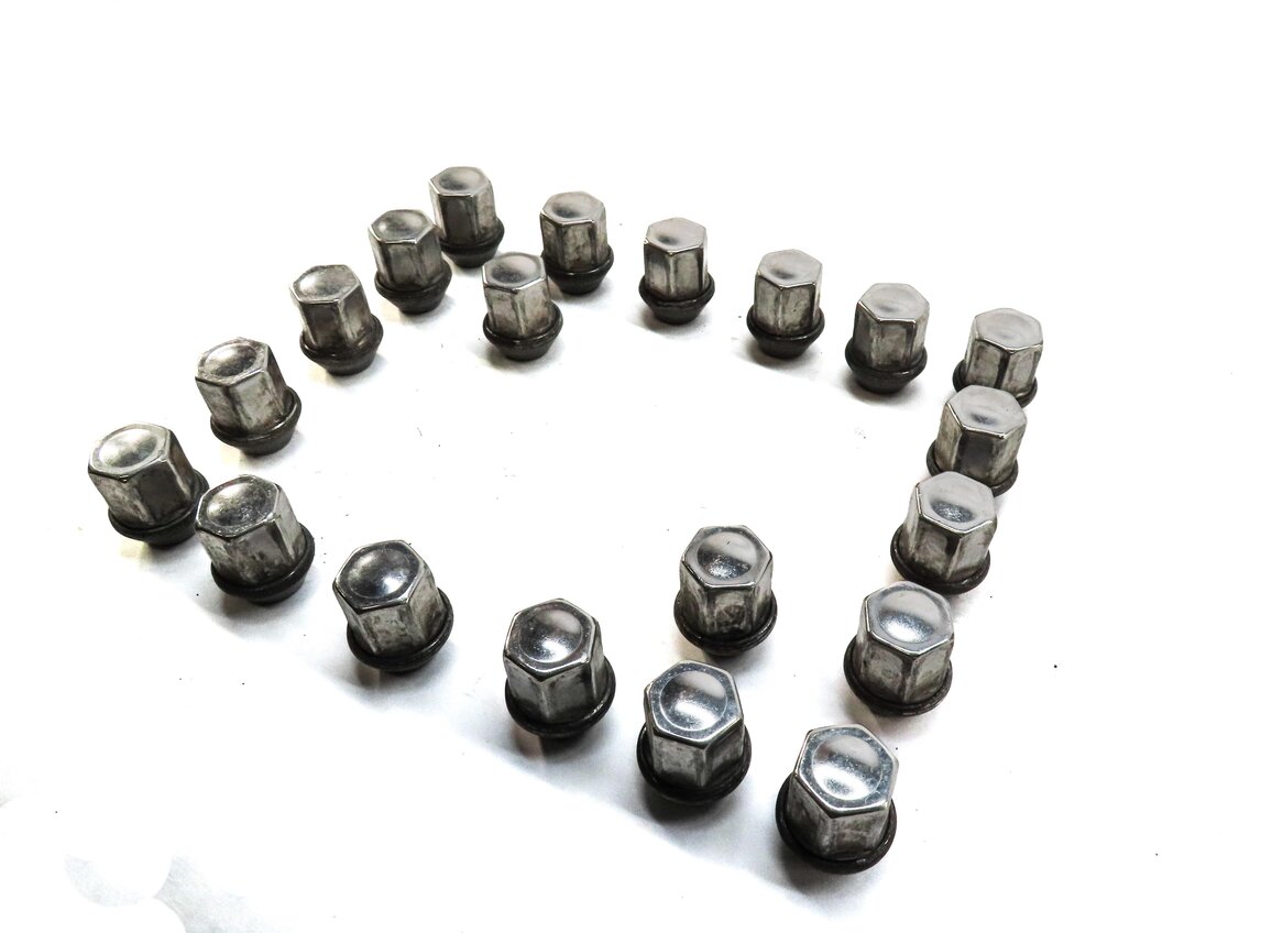 Thumbnail 3: 2008-2020 LAND ROVER LR2 DISCOVERY SPORT RANGE ROVER EVOQUE VALAR LUG NUT SET/20