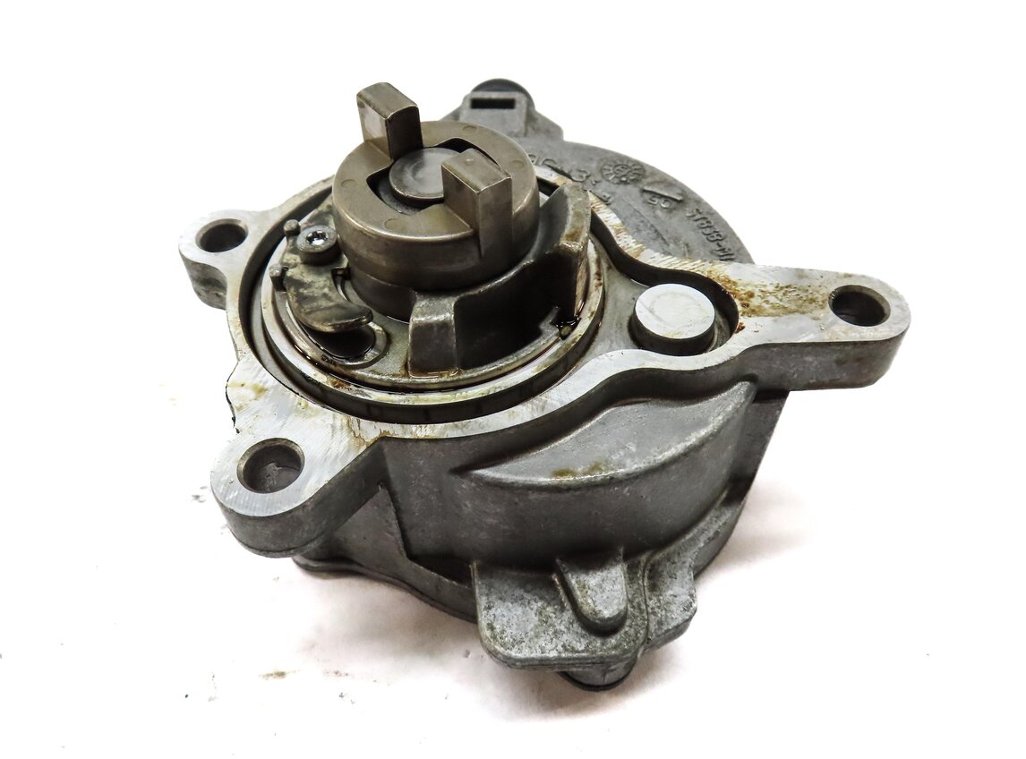 Thumbnail 4: 12-17 JAGUAR XE XF / RANGE ROVER EVOQUE DISCOVERY LR2 - 2.0L BRAKE VACUUM PUMP